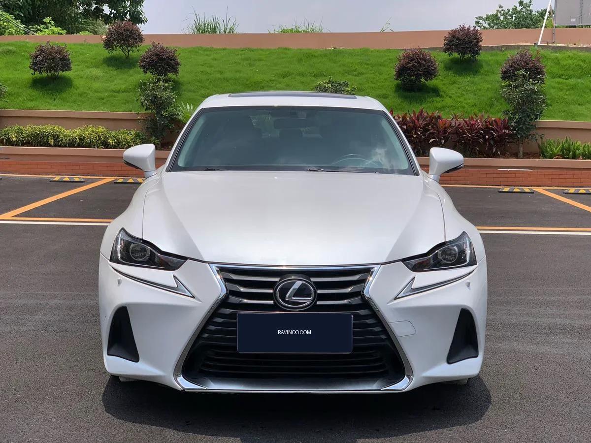 2018 Lexus IS300 — photo 1