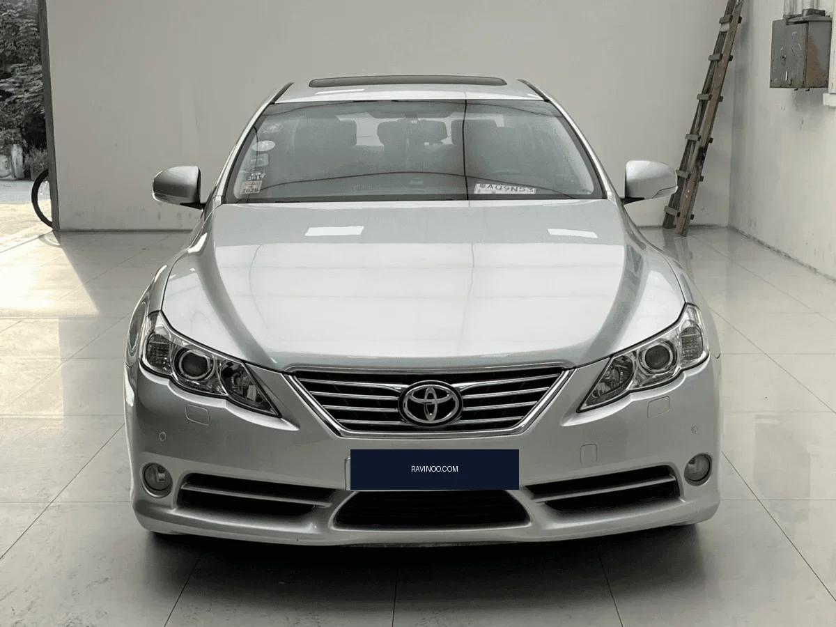 2011 Toyota Reiz — photo 1