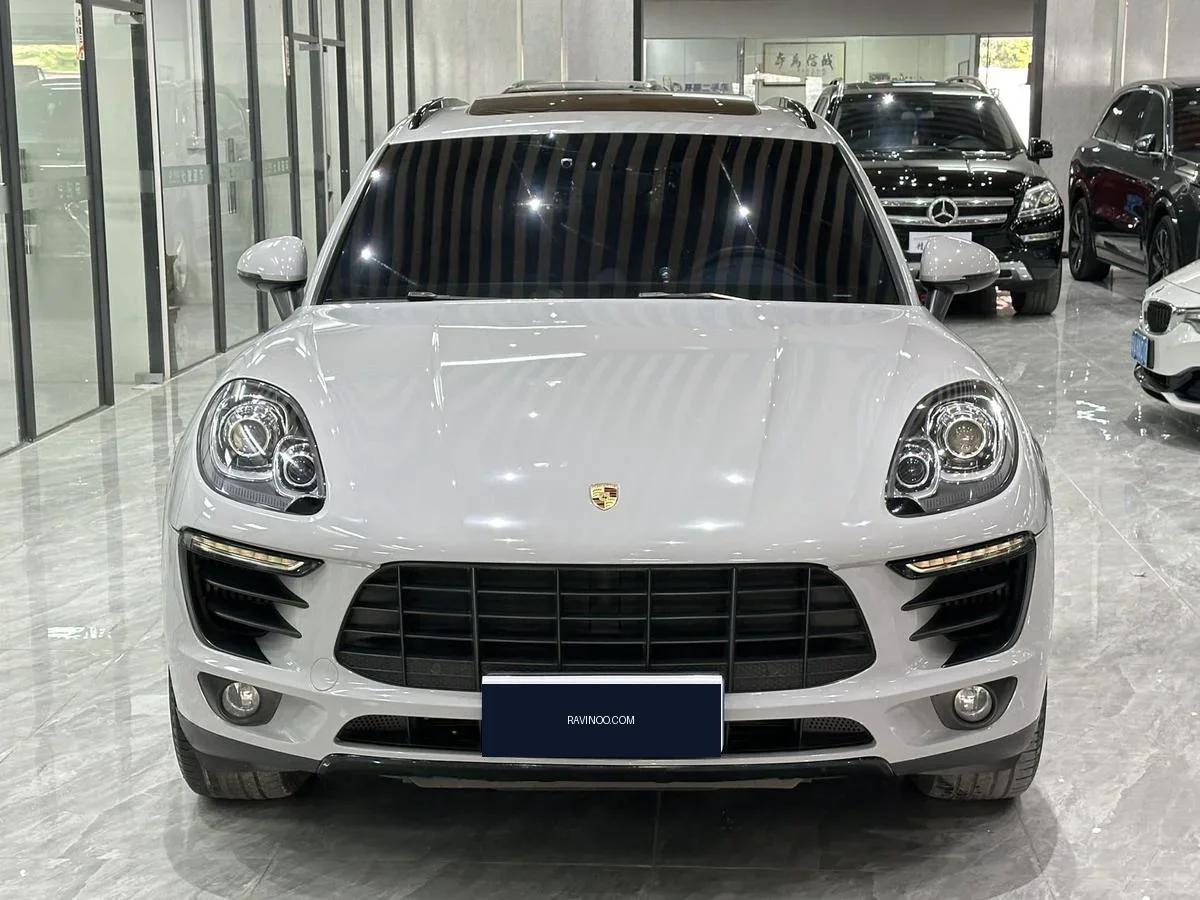 2016 Porsche SUV — photo 1
