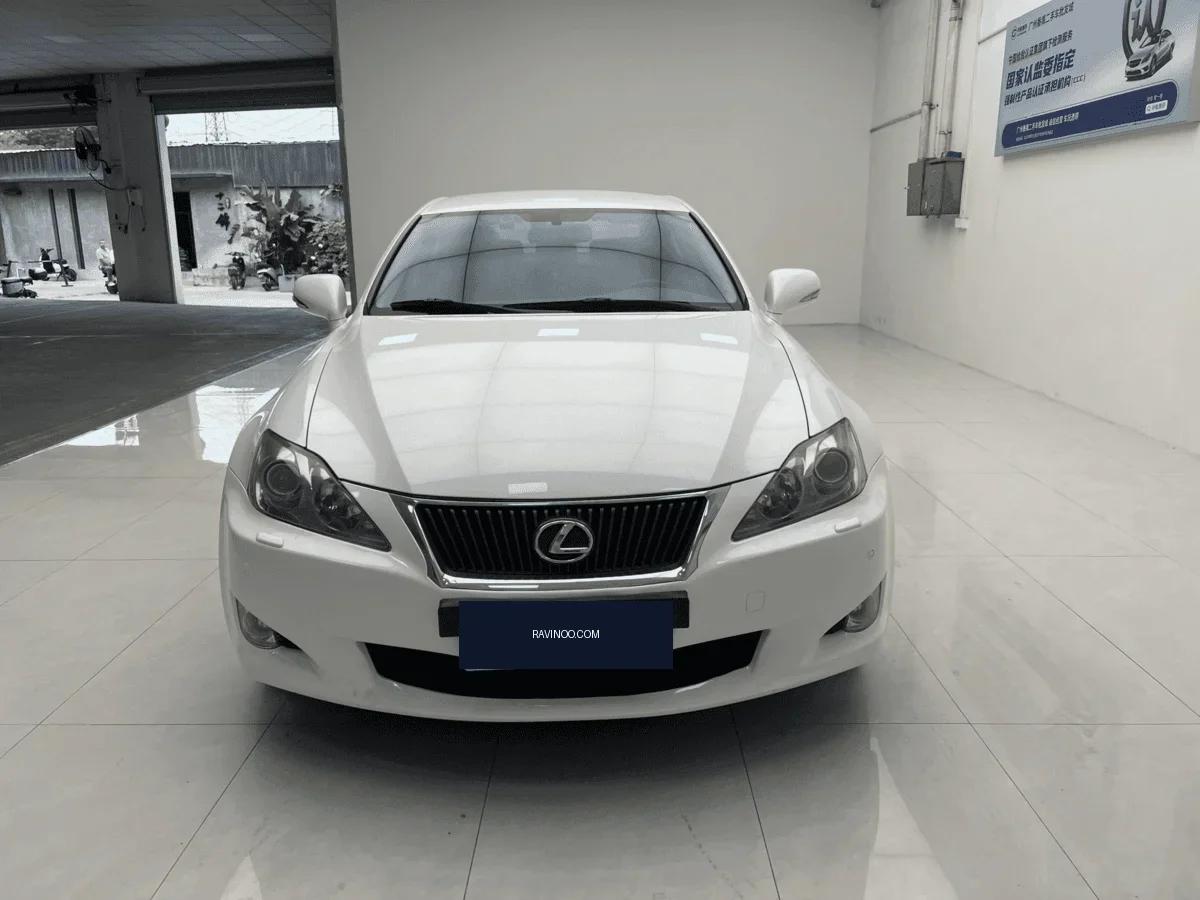 2009 Lexus is300 — photo 1