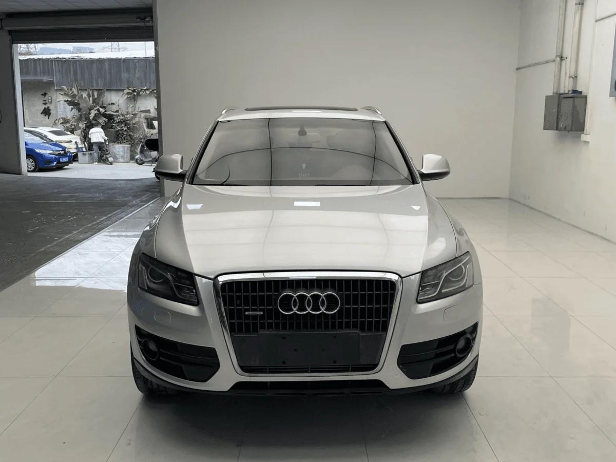 2010 Audi Q5 — photo 1