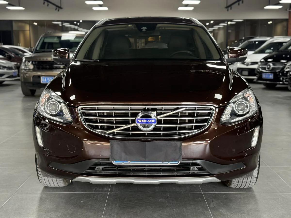 2017 Volvo XC60 — photo 1