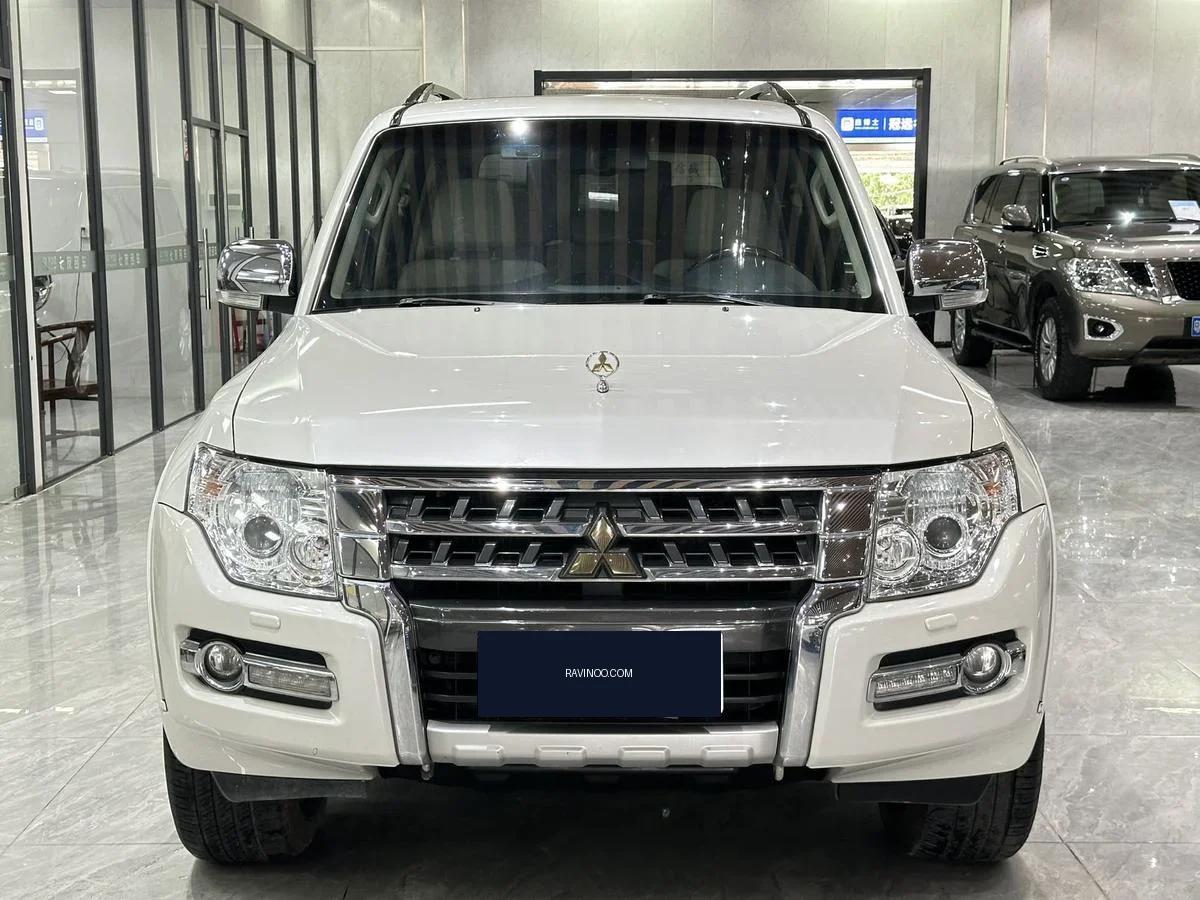 2019 Mitsubishi Pajero — photo 1