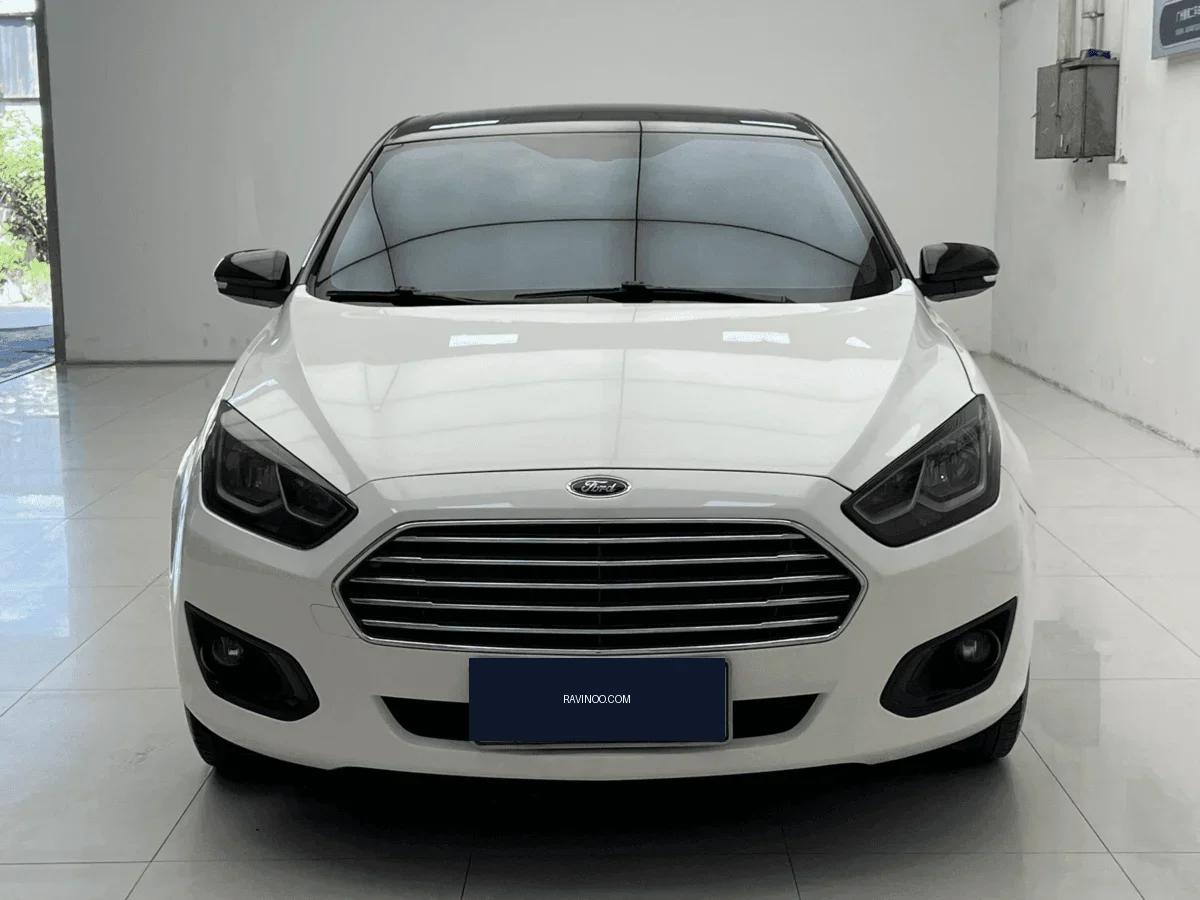 2017 Ford Escort — photo 1