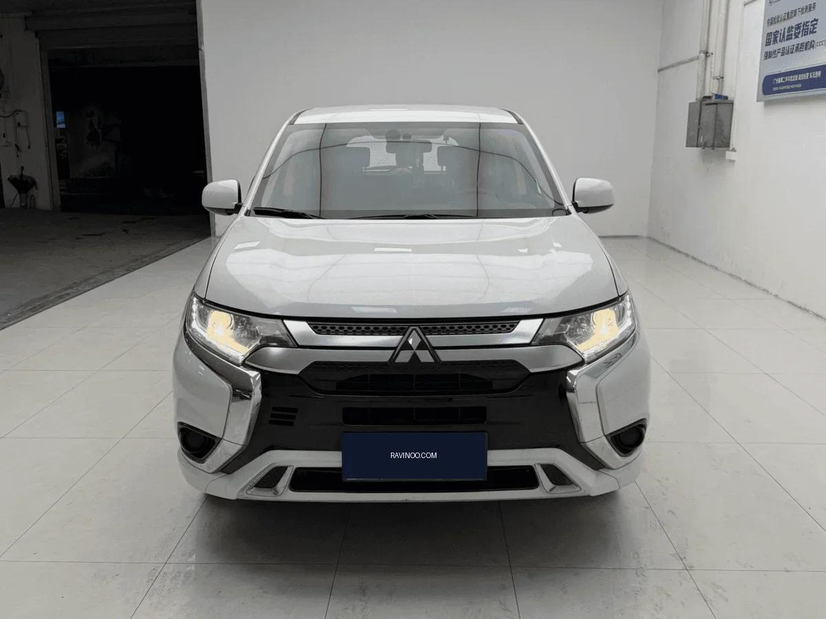 2022 Mitsubishi Outlander — photo 1