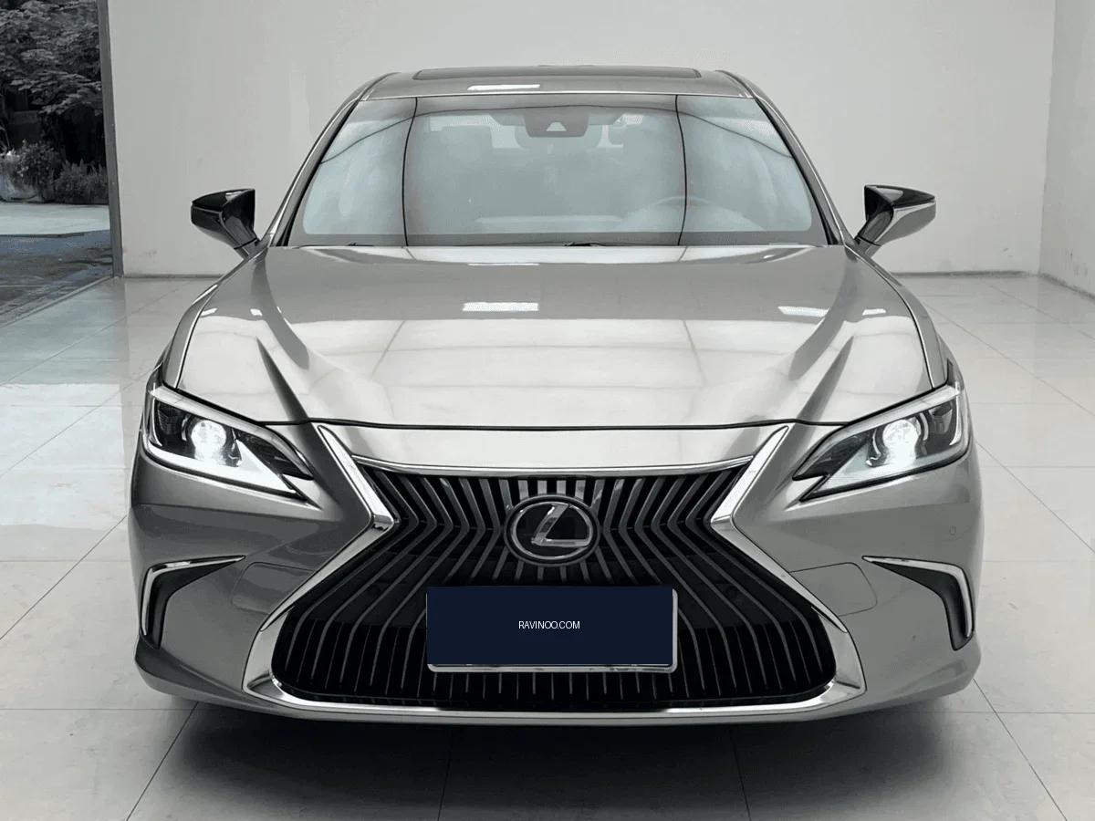 2019 Lexus ES200 — photo 1