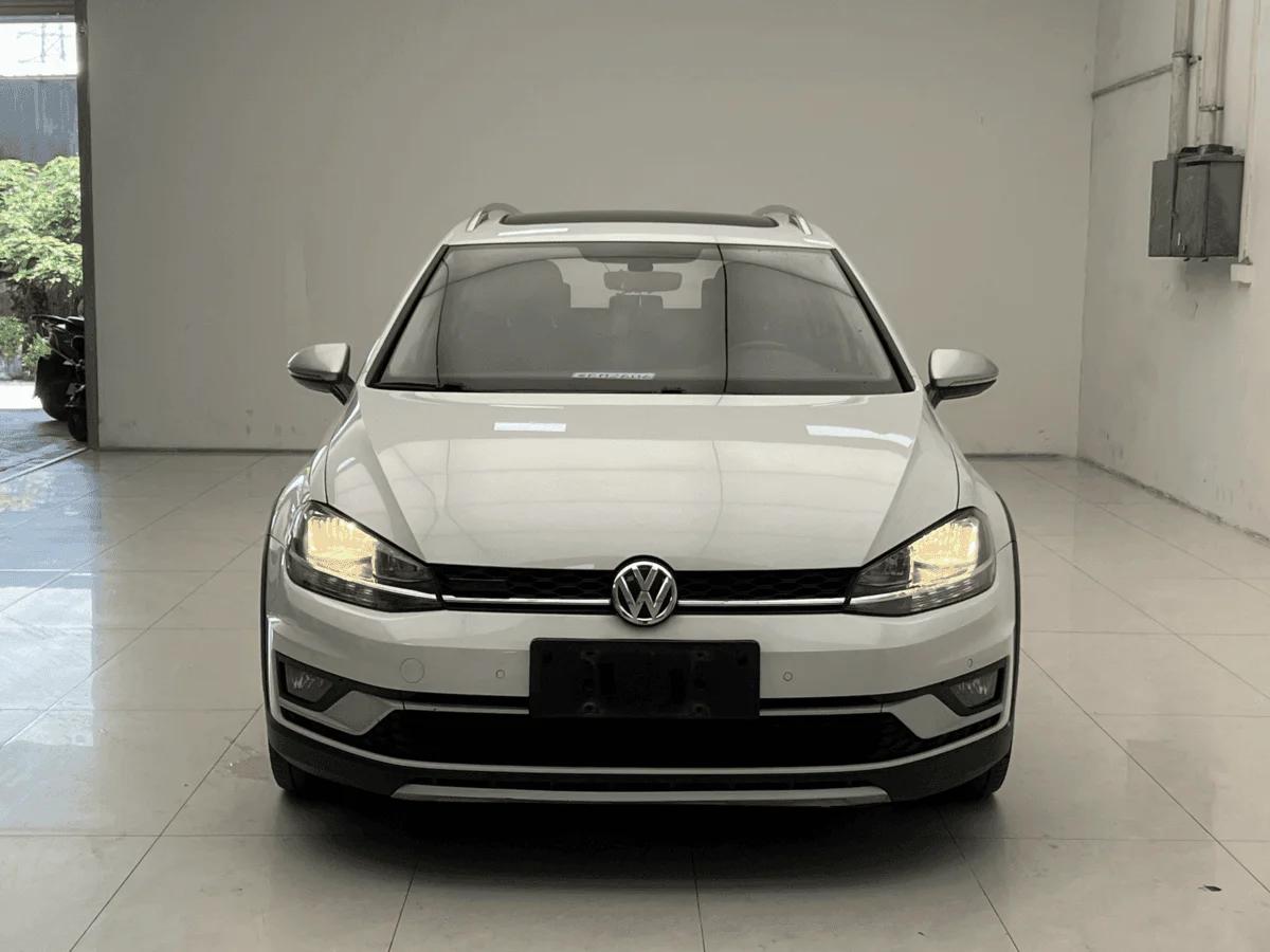 2019 Volkswagen Golf — photo 1