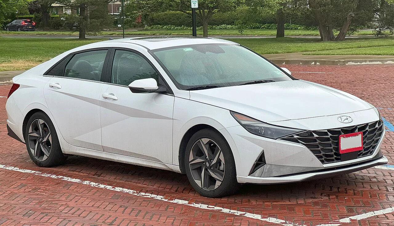 2022 Hyundai Elantra — photo 1