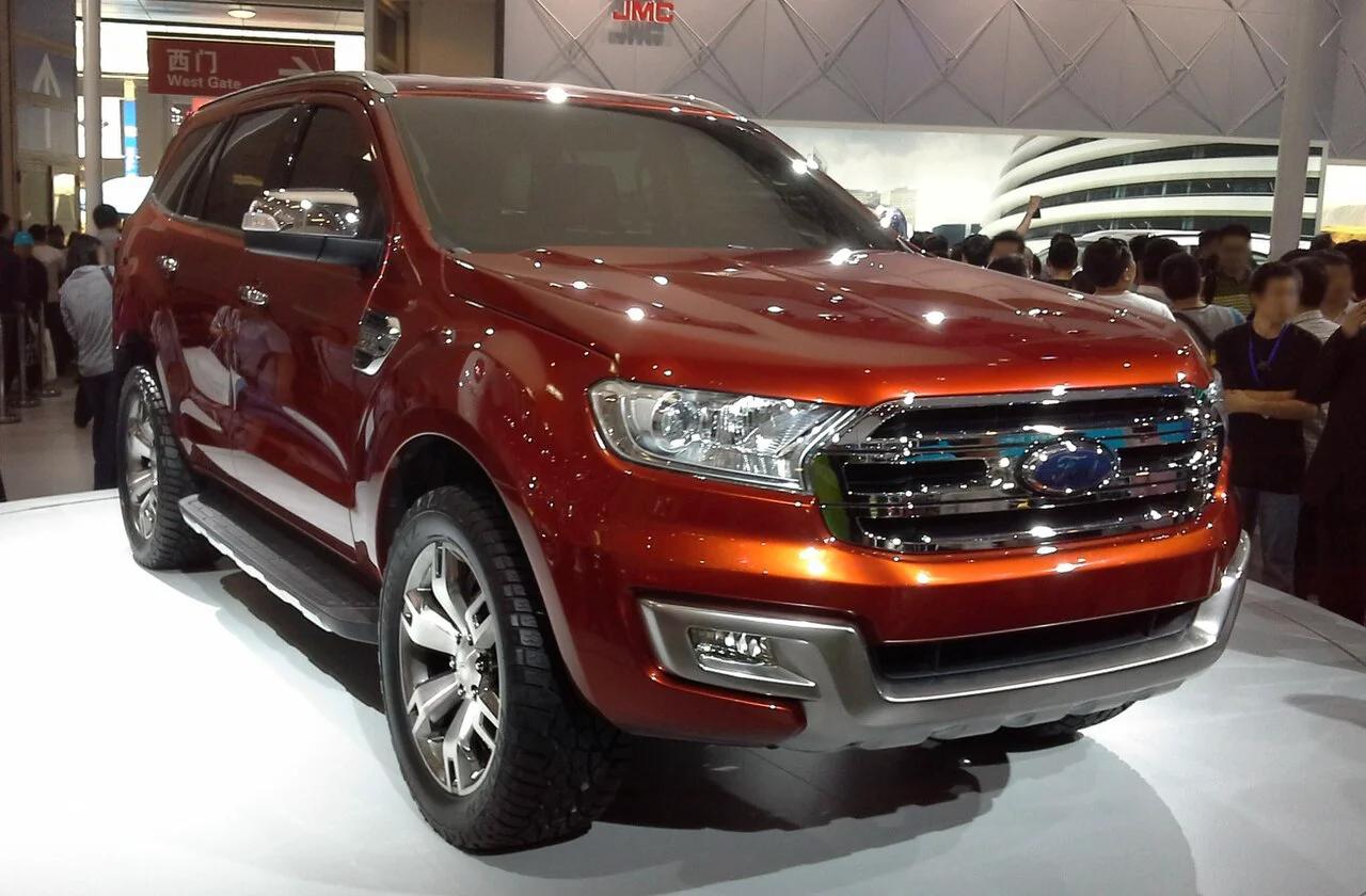 2019 Ford Everest — photo 1