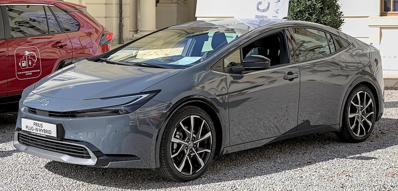 2014 Toyota Prius — photo 1
