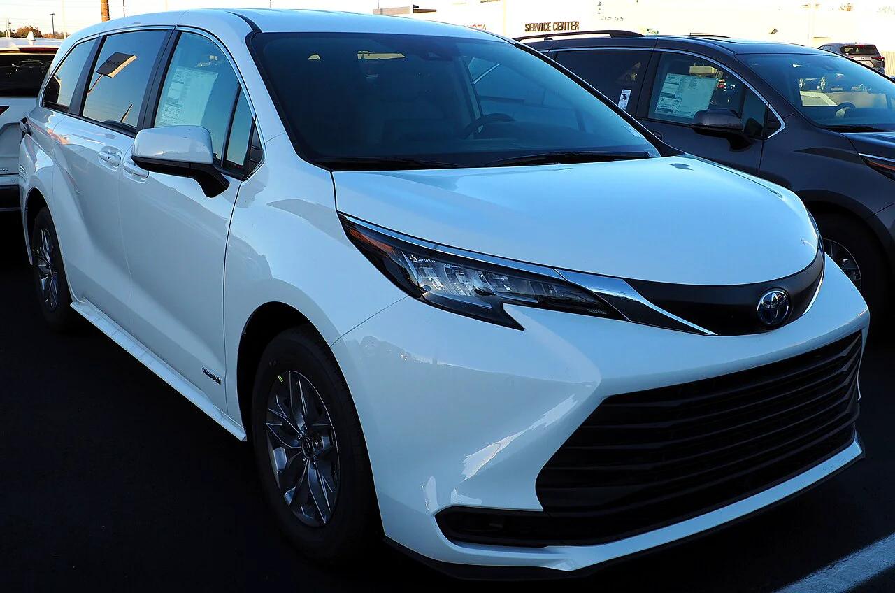 2015 Toyota Sienna — photo 1