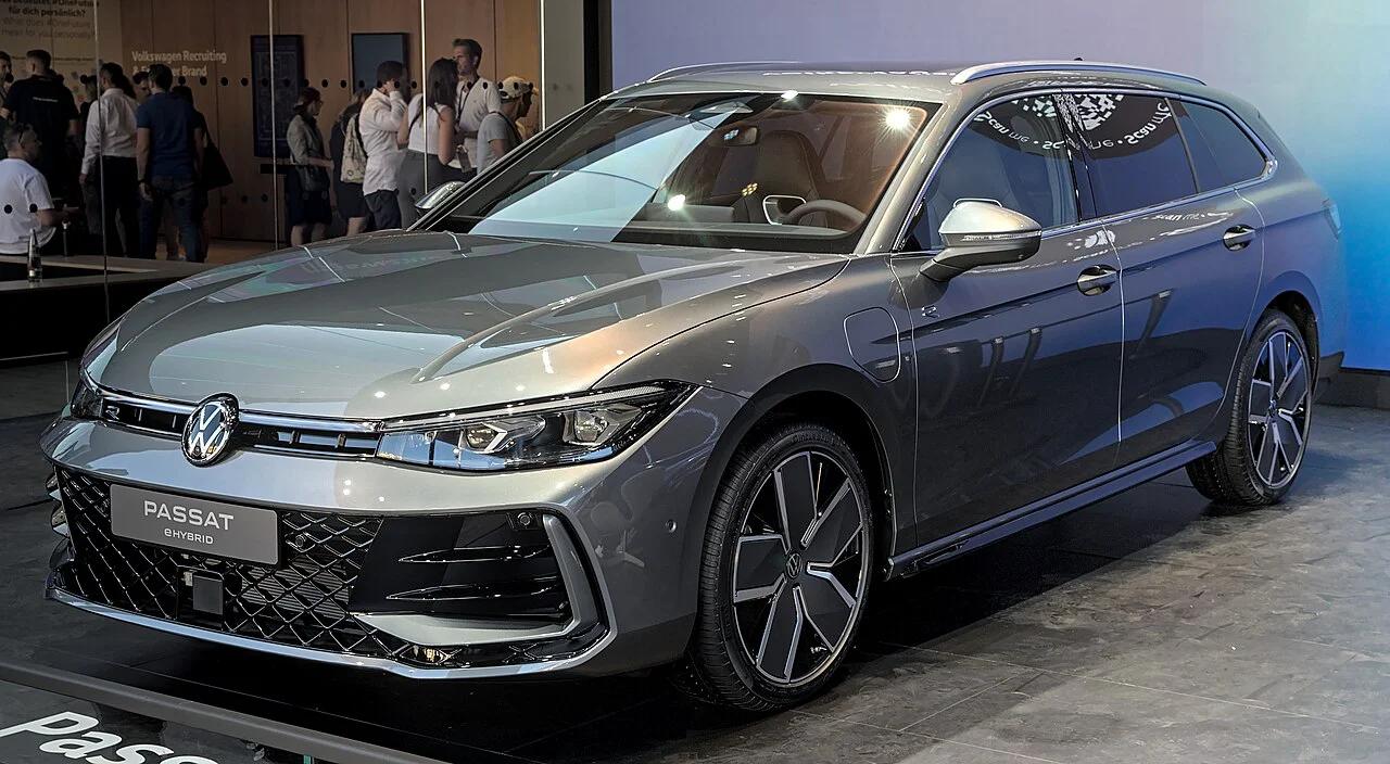 2018 Volkswagen Passat — photo 1